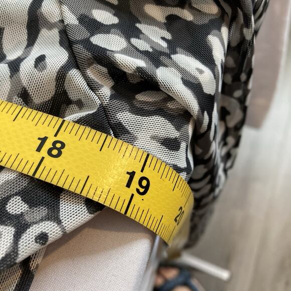 Tahari Women’s Gray‎ Cheetah Print Faux Wrap Top Size XL Maximalist Opulent Glam - Picture 4 of 9